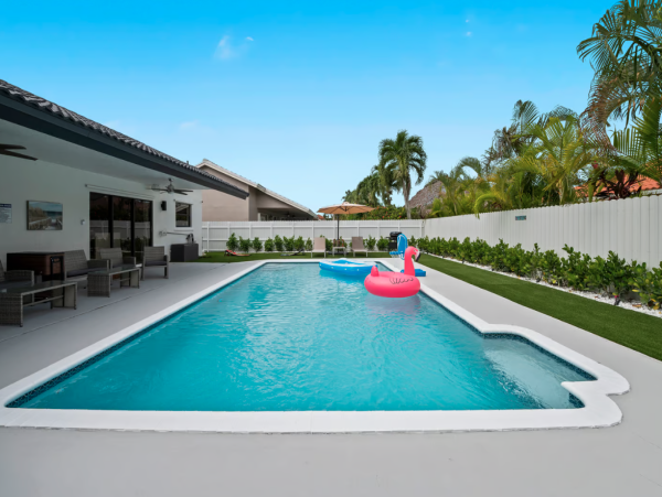 Luxury Miami Vacation Rental 3 Bedroom - Private Pool Oasis, Game Room & Family Friendly